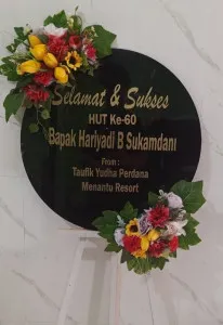 Papan Akrilik Ucapan Ulang Tahun Tanah Datar